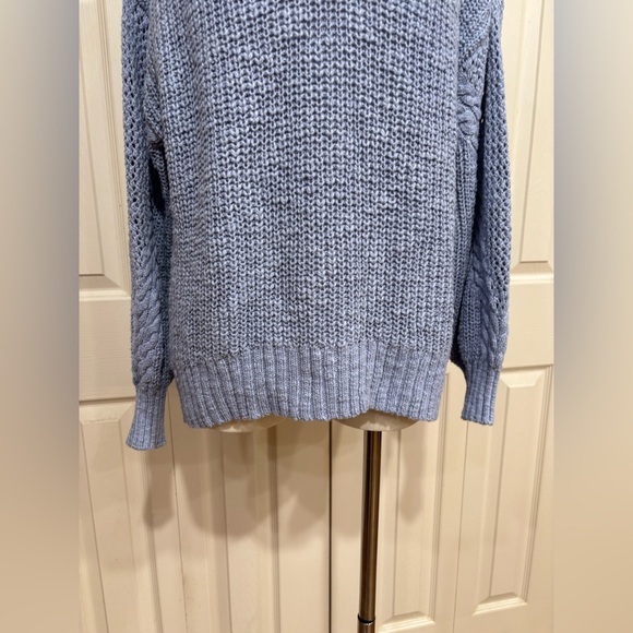 American Eagle Outfitters Light Blue V-Neck Sweater - Picture 3 of 16